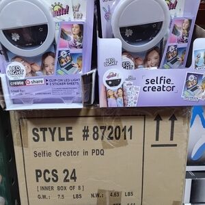 LOT OF 8 SELFIE CREATOR WITH CLIP ON LED LIGHT ( WHOLESALES BUNDLE )